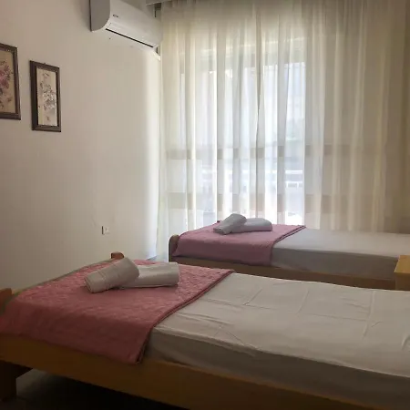 Central Apartment *